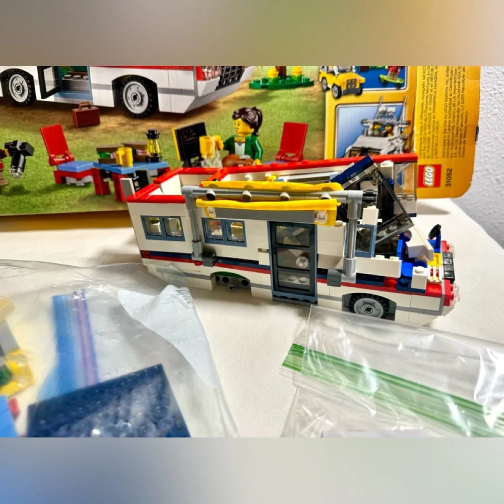 LEGO 31052 Creator Vacation Getaways. 3 in 1 — RV, Boat, house. retired set. - Picture 6 of 10